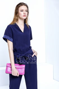 编织时光的霓裳 一本服装画册的无声诗篇