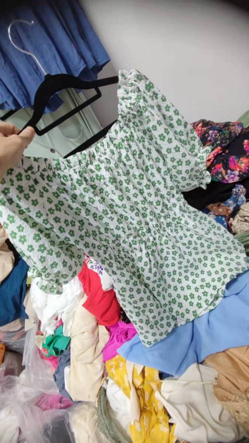 柳州城中夏季服装货源攻略 工厂尾货与韩版女士上衣批发指南